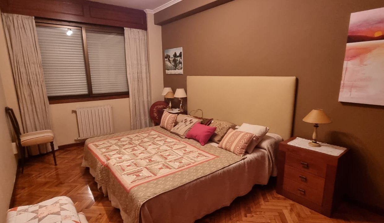 Dormitorio principal con vestidor – Avenida de la Marina – Vilagarcía
