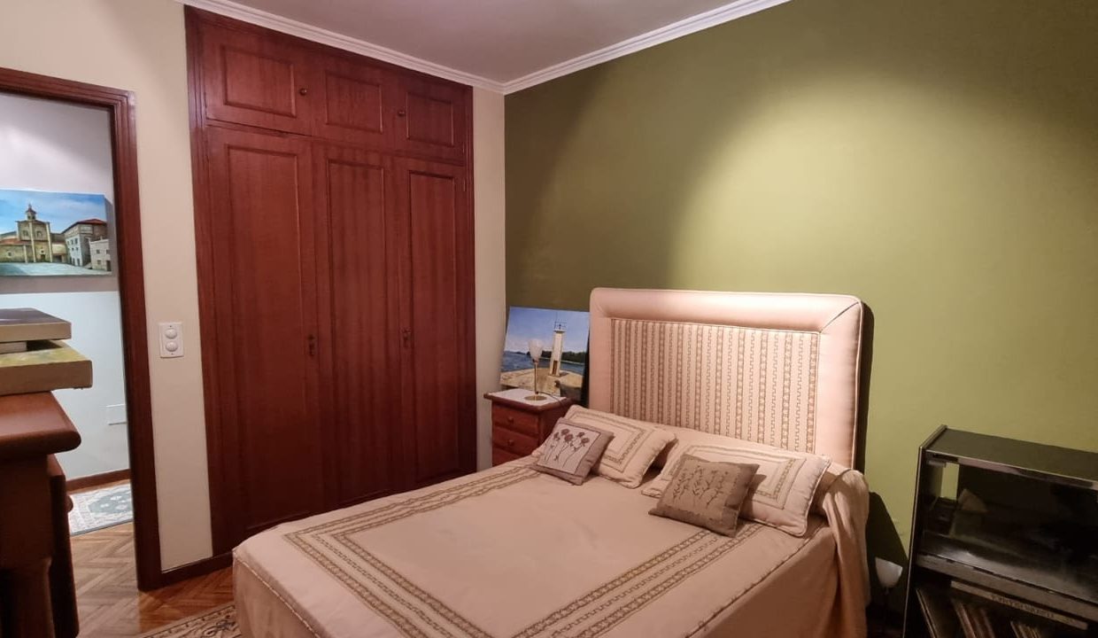 Dormitorio principal con vestidor – Avenida de la Marina – Vilagarcía