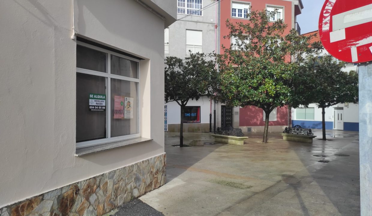 BAJO COMERCIAL POBRA DO CARAMIÑAL
