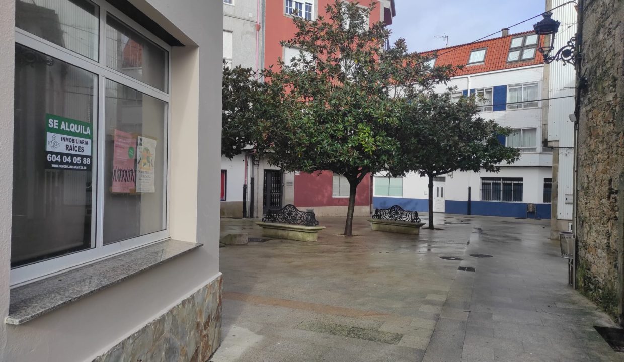 BAJO COMERCIAL POBRA DO CARAMIÑAL