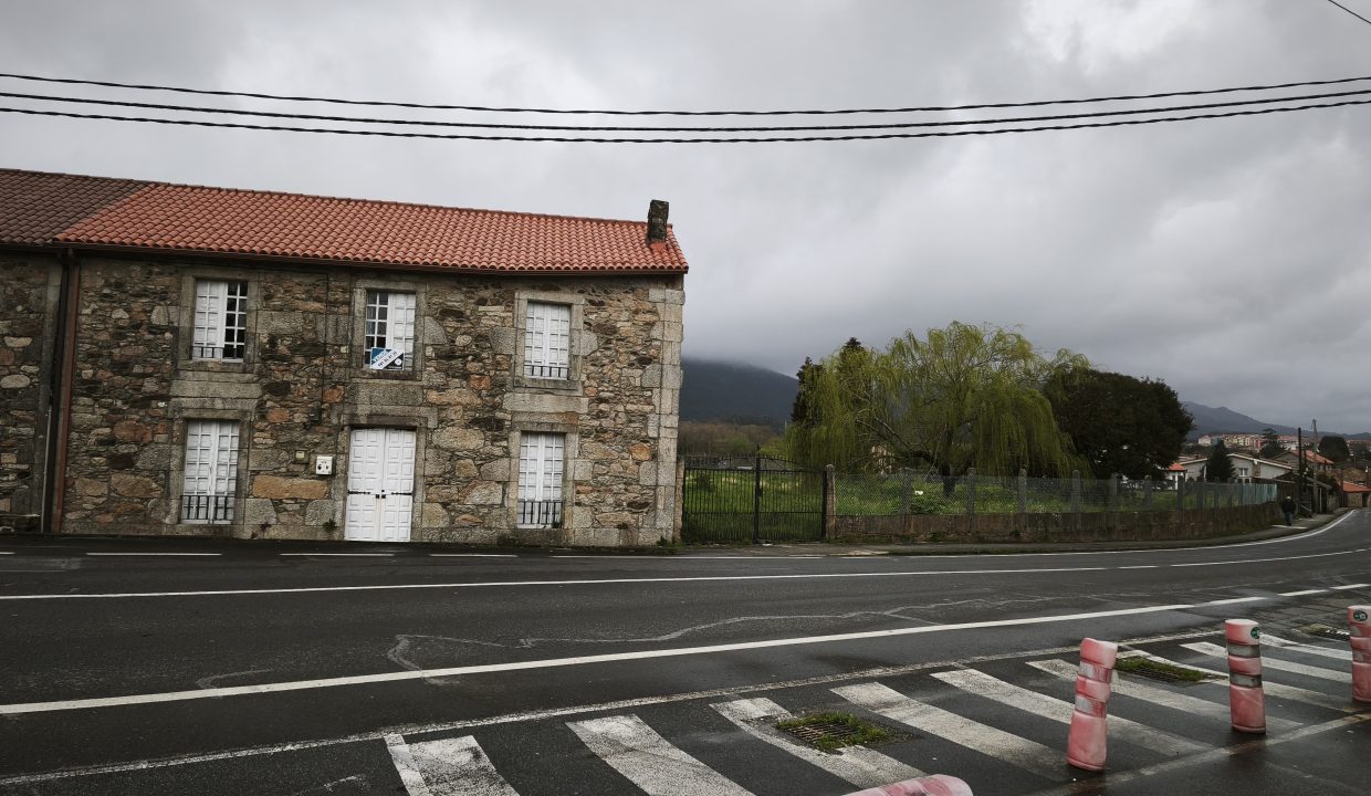 CASA EN VENTA EN A POBRA DO CARAMIÑAL CON TERRENO 520 m² | CASA CON FINCA EN GALICIA CERCA DE LA PLAYA
