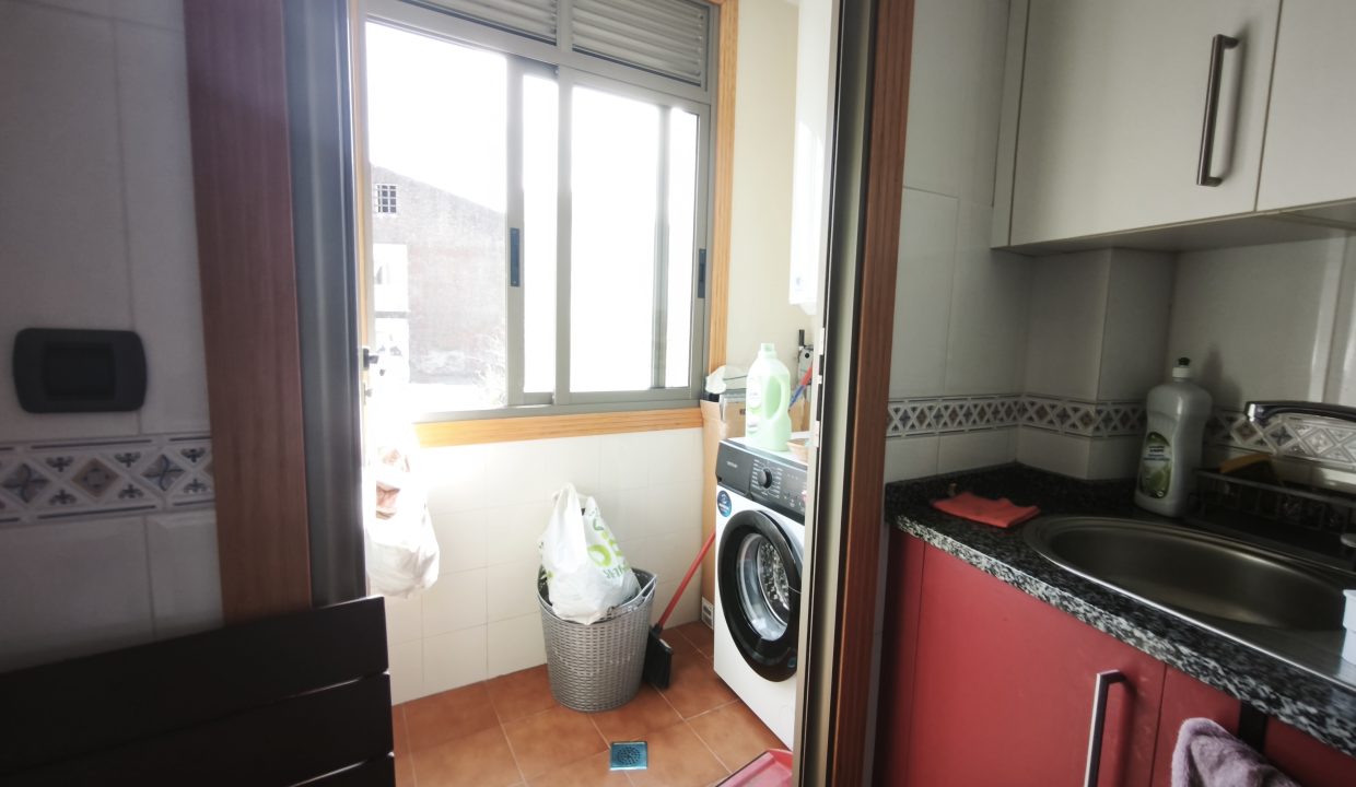 PISO EN PLAZA DE ESPAÑA – RIBEIRA, MODERNO Y LISTO PARA ENTRAR A VIVIR