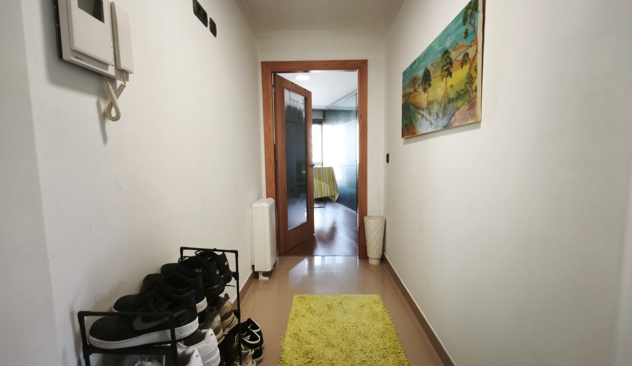 PISO EN PLAZA DE ESPAÑA – RIBEIRA, MODERNO Y LISTO PARA ENTRAR A VIVIR