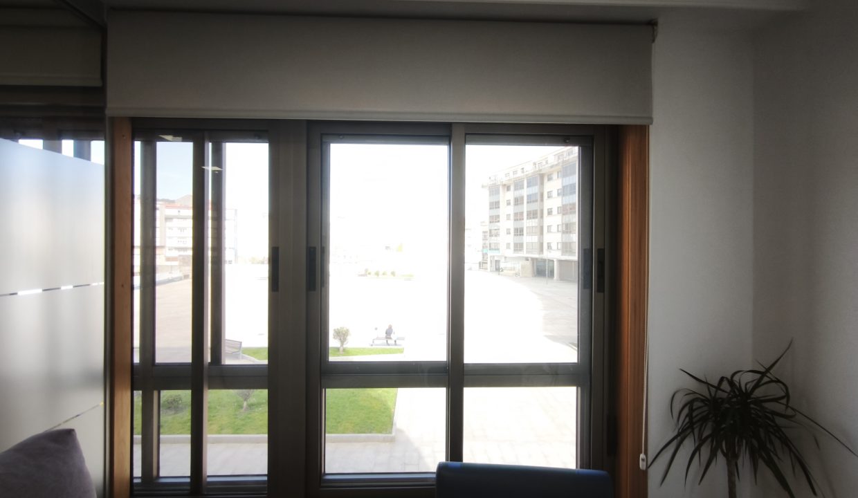 PISO EN PLAZA DE ESPAÑA – RIBEIRA, MODERNO Y LISTO PARA ENTRAR A VIVIR