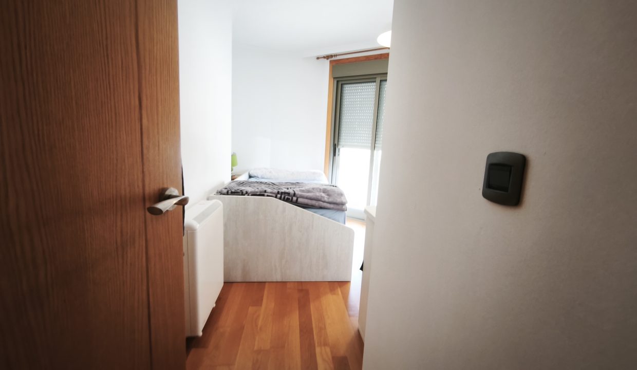 PISO EN PLAZA DE ESPAÑA – RIBEIRA, MODERNO Y LISTO PARA ENTRAR A VIVIR