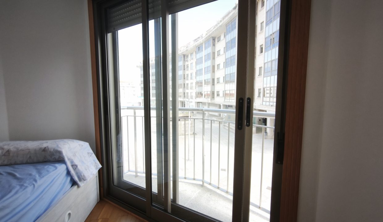 PISO EN PLAZA DE ESPAÑA – RIBEIRA, MODERNO Y LISTO PARA ENTRAR A VIVIR