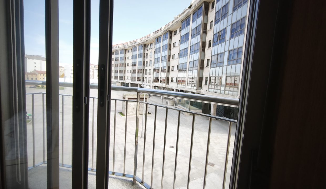 PISO EN PLAZA DE ESPAÑA – RIBEIRA, MODERNO Y LISTO PARA ENTRAR A VIVIR