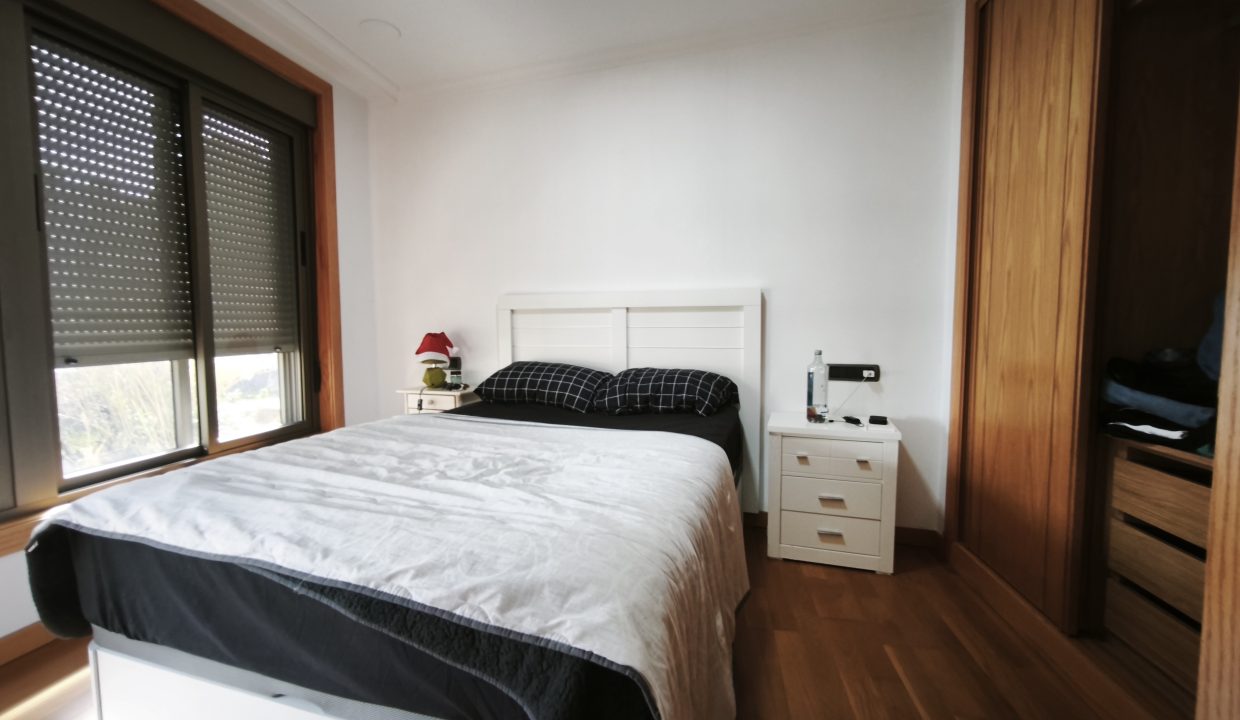 PISO EN PLAZA DE ESPAÑA – RIBEIRA, MODERNO Y LISTO PARA ENTRAR A VIVIR