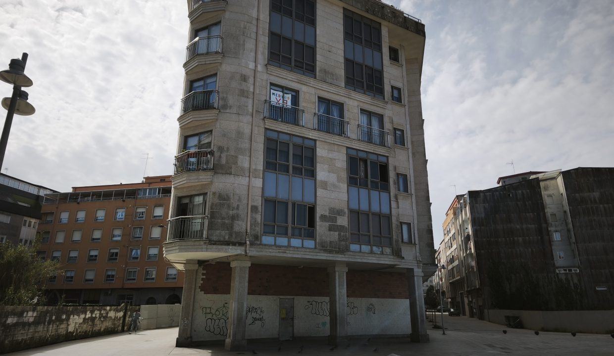 PISO EN PLAZA DE ESPAÑA – RIBEIRA, MODERNO Y LISTO PARA ENTRAR A VIVIR