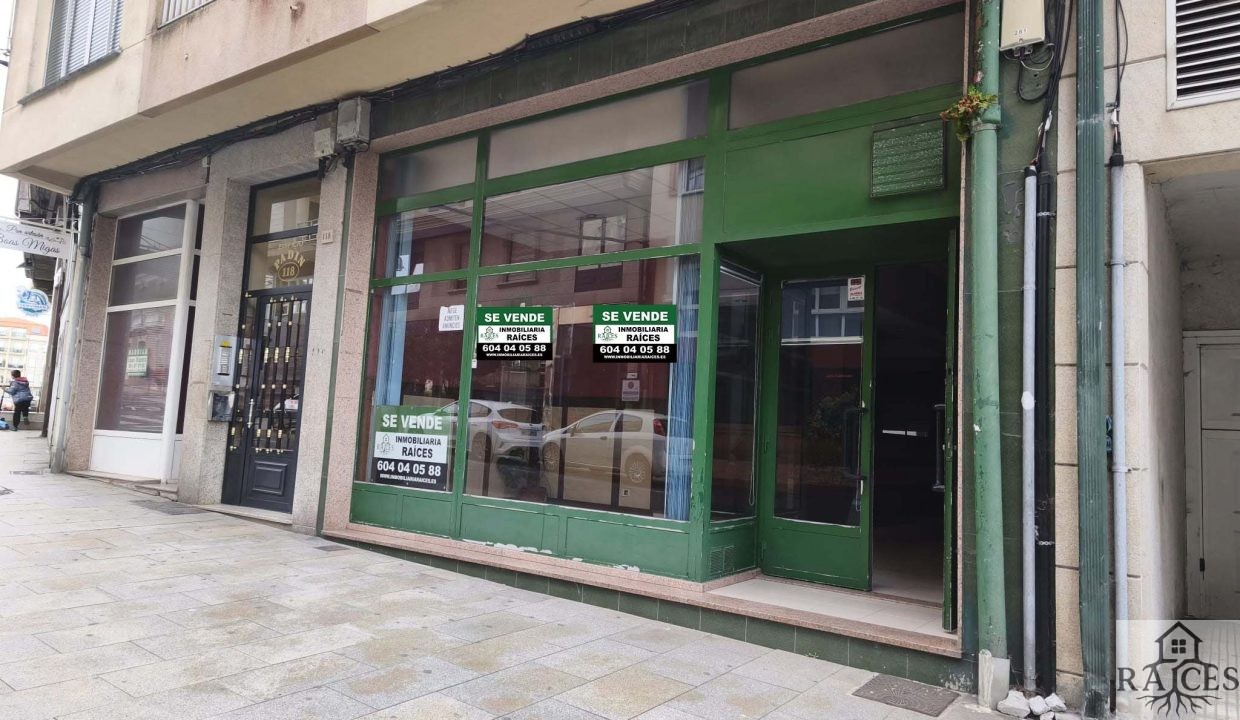 Bajo comercial en Ribeira