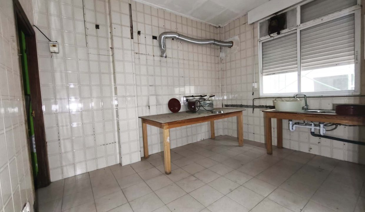 Local 172 m² en Ribeira