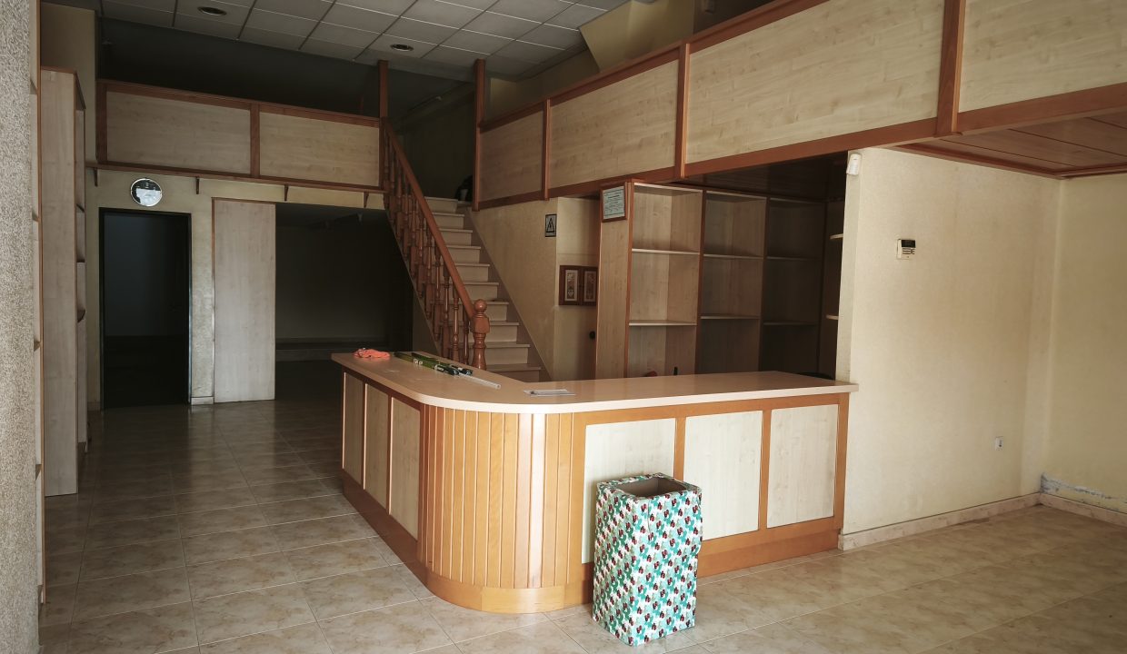 Bajo en Rianxo con acceso para carga