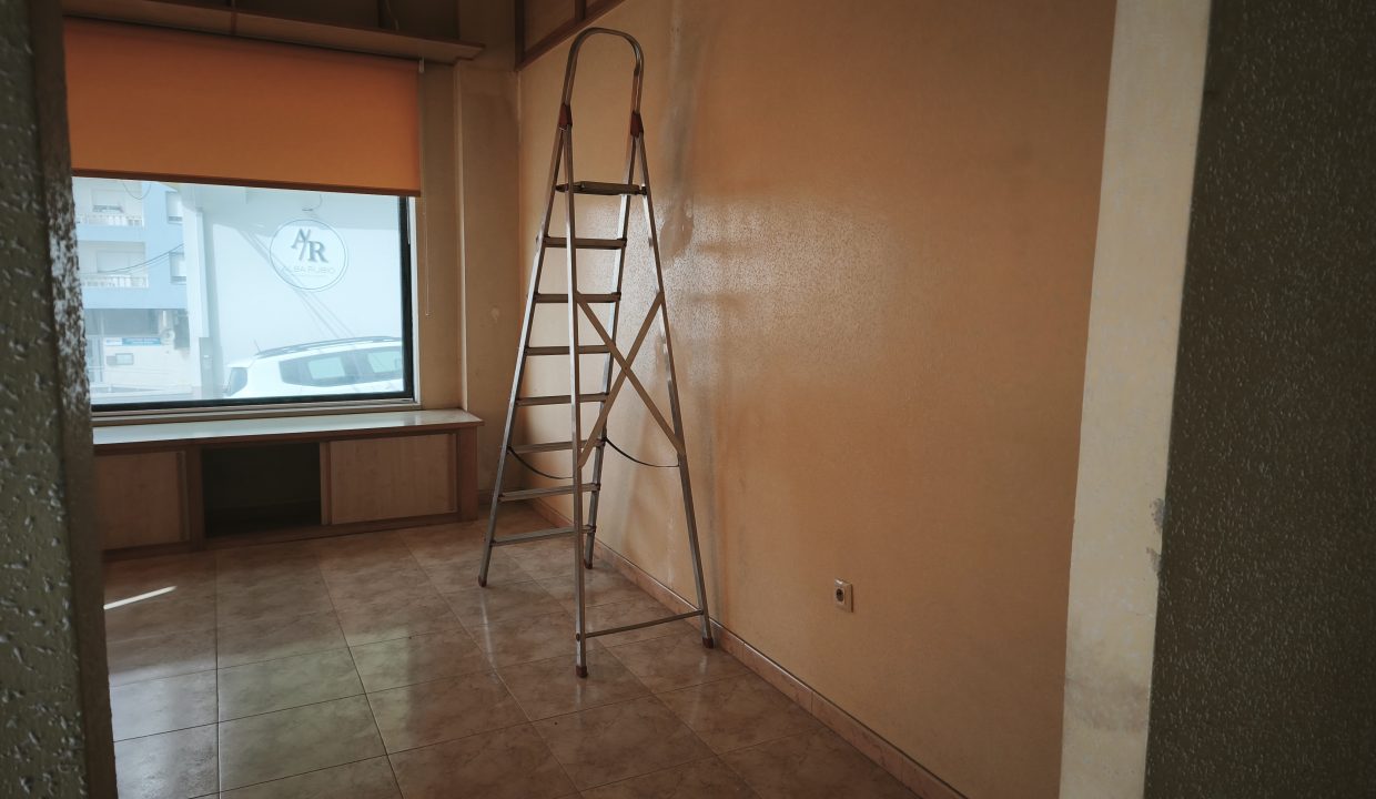 Bajo comercial en Rianxo con espacio diáfano