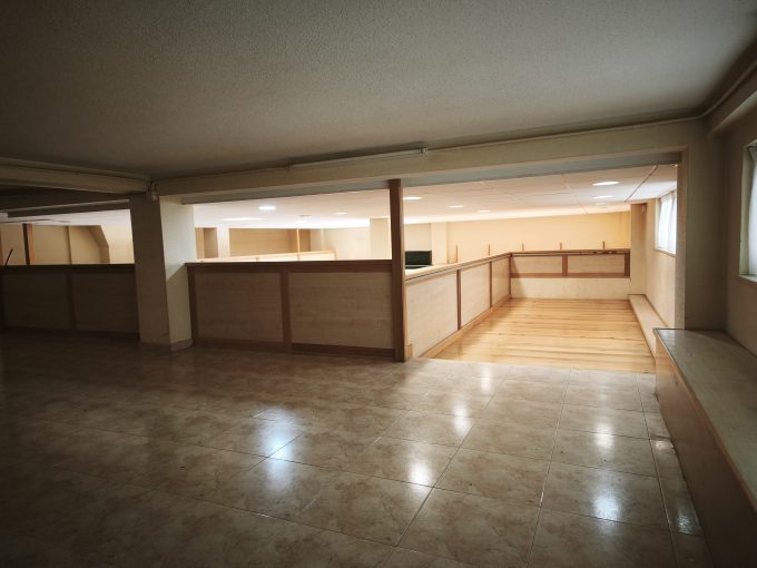 Local en venta en Rianxo con zona de carga y descarga