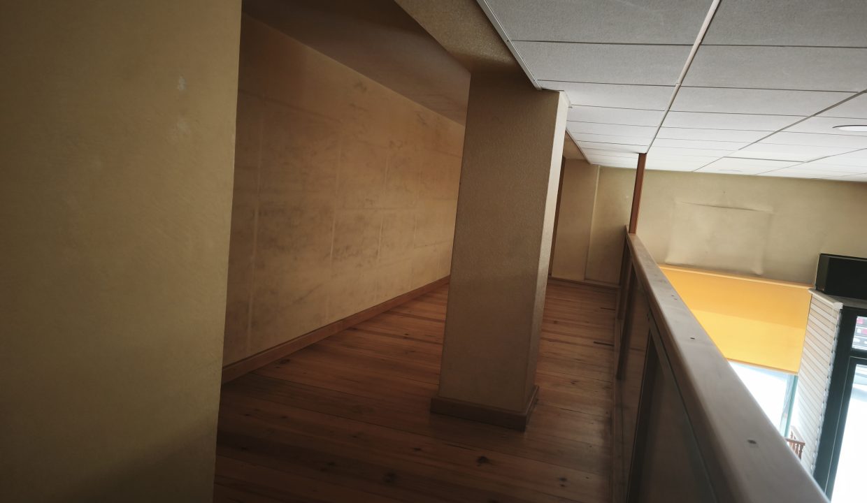 Bajo en venta en Rianxo con amplitud