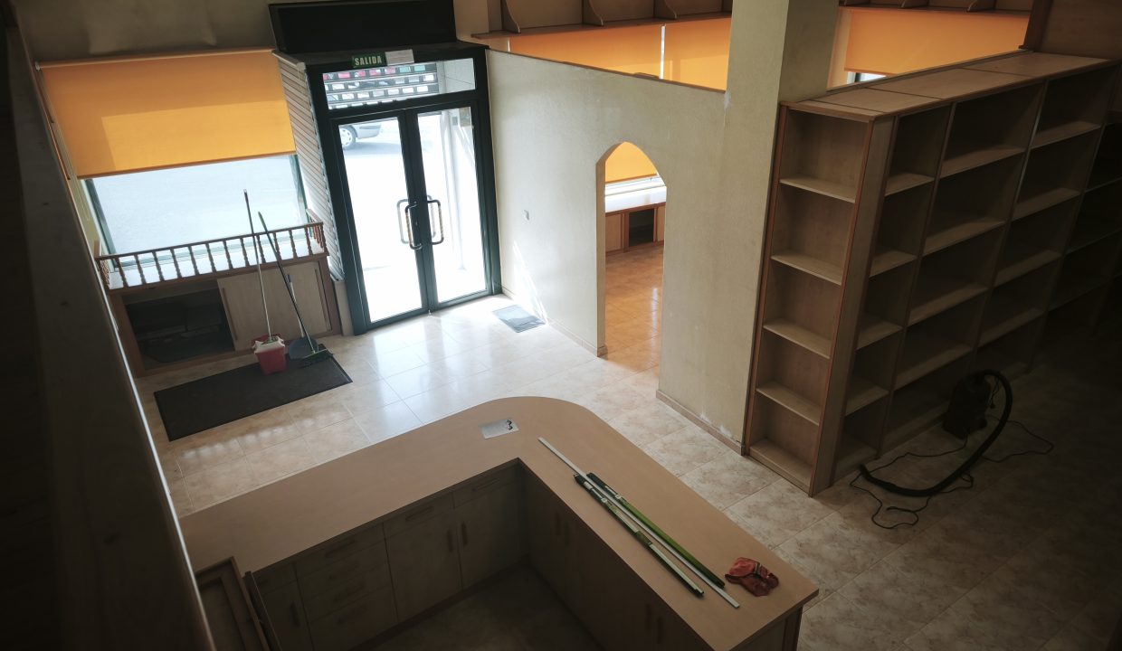 Bajo en Rianxo con múltiples usos