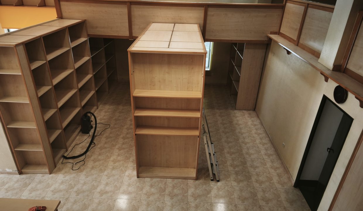 Local amplio con doble altura en Rianxo