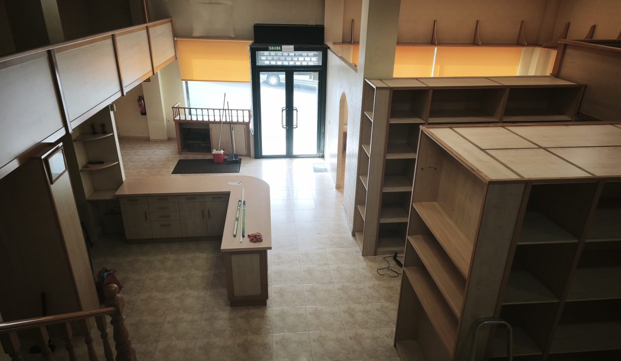 Local en Rianxo con espacio abierto