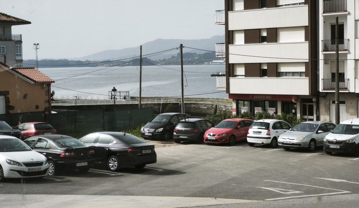 Local comercial amplio en Rianxo