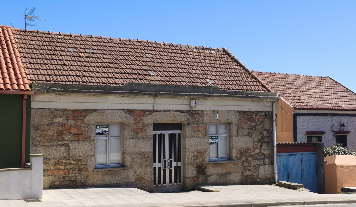 Casa con parcela urbana a 1 km de la playa