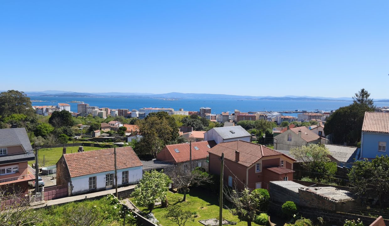 Casa con jardín y vistas cerca del mar