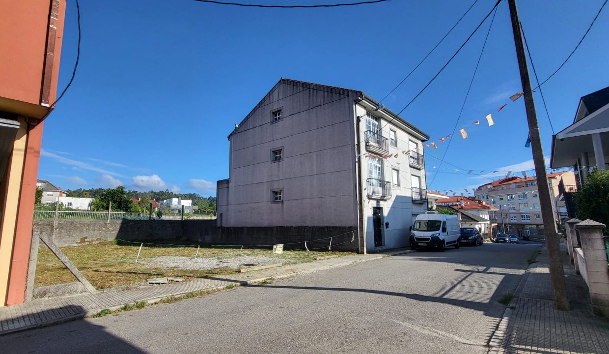 Terreno urbano en Rianxo – 243 m² edificables