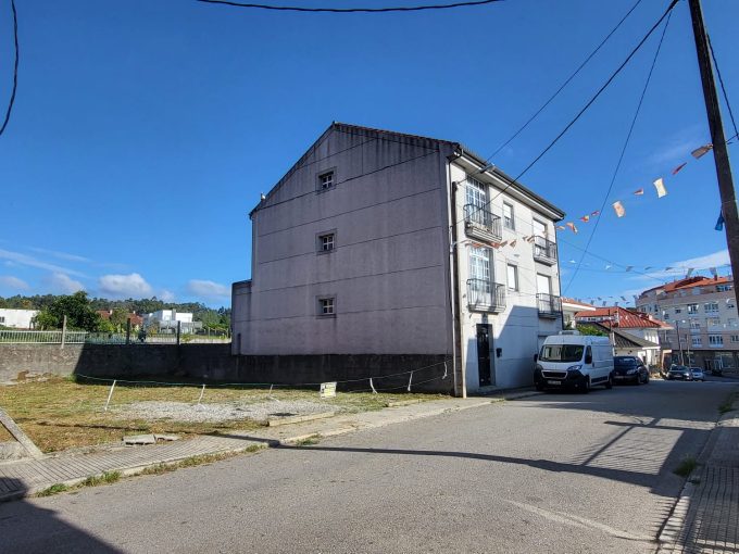 Parcela urbana en venta en Rianxo de 243 m² ideal para construir vivienda