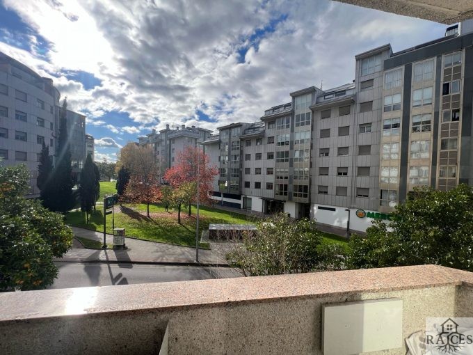 piso en Pontevedra con cocina equipada y salón amplio