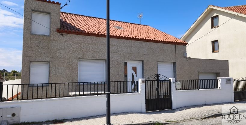 Chalet en Aguiño disponible con Inmobiliaria Raíces