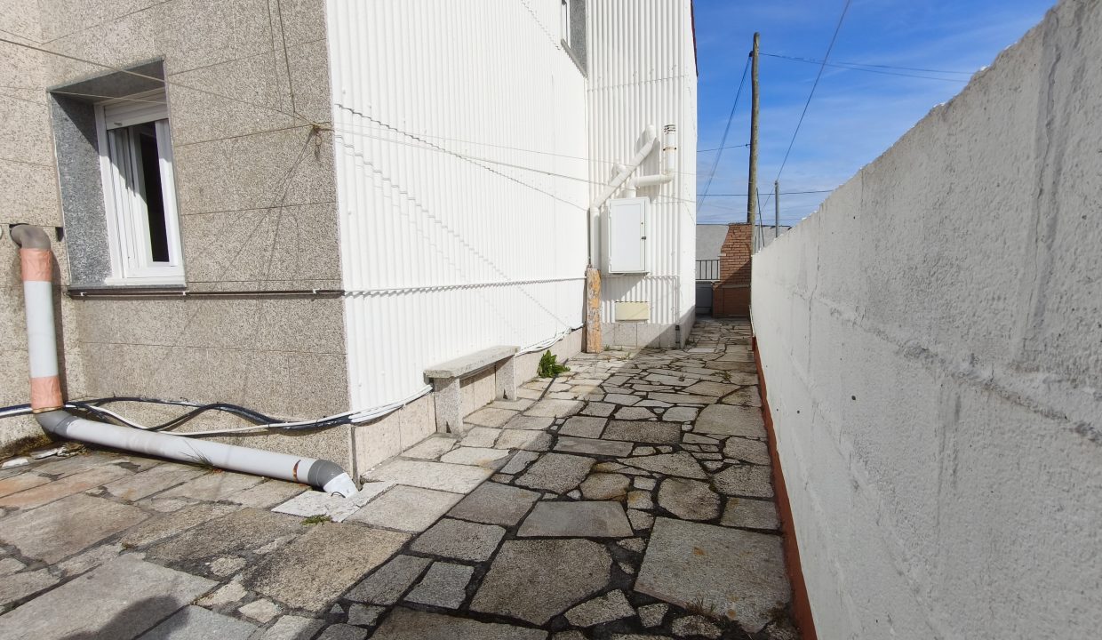 Casa con terreno en Aguiño
