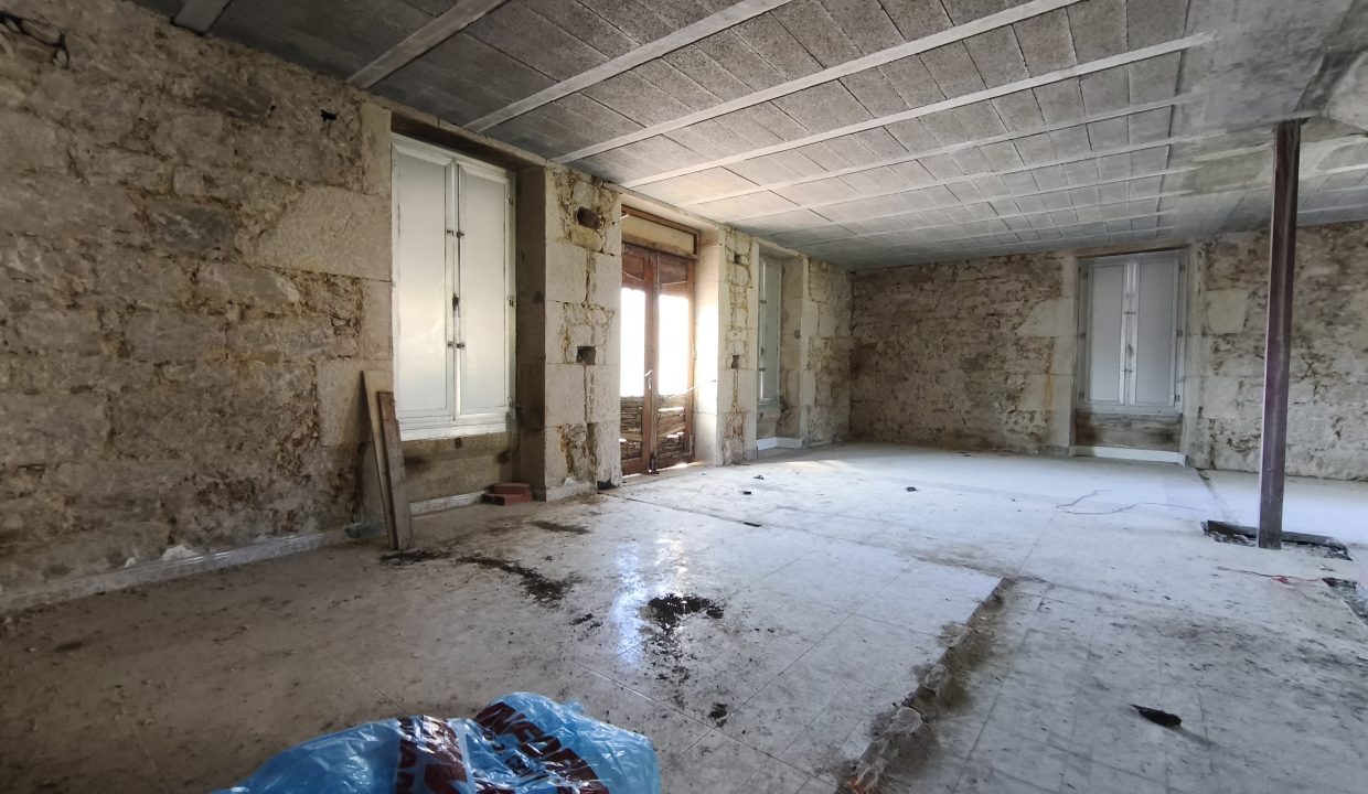 Casa con finca en entorno tranquilo