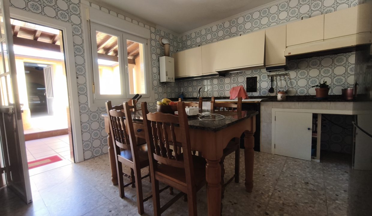 Casa con garaje y terreno
