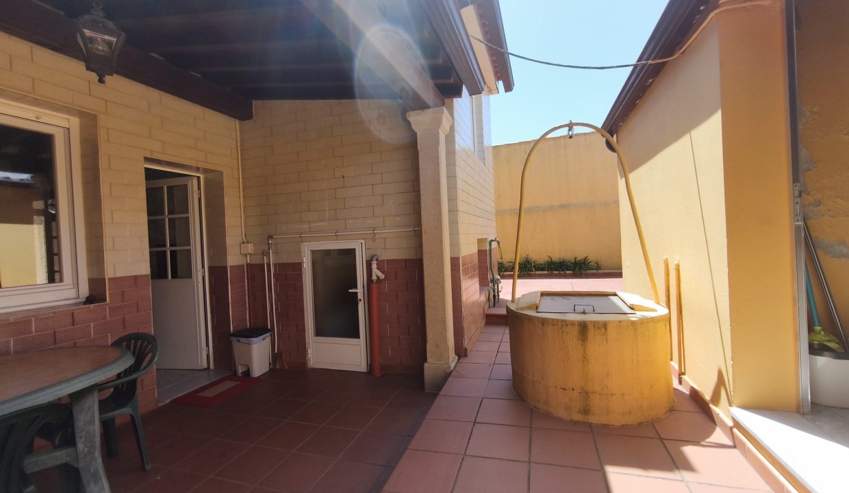 Vivienda con terreno en Ribeira