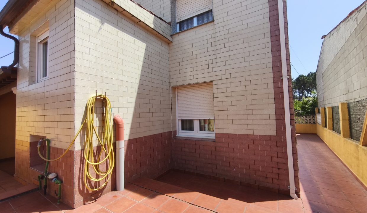 Vivienda amplia en A Corna