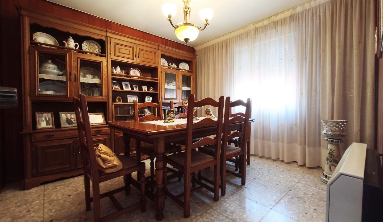 Vivienda con terreno en A Corna