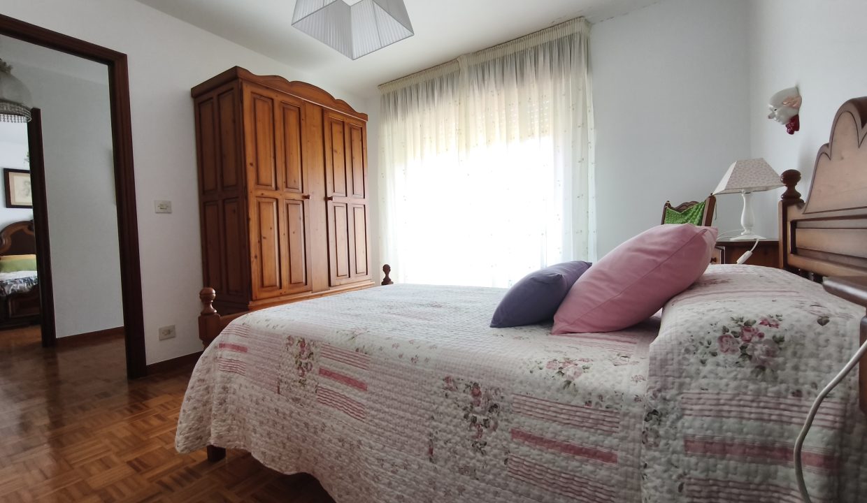 Casa con porche y garaje en A Corna