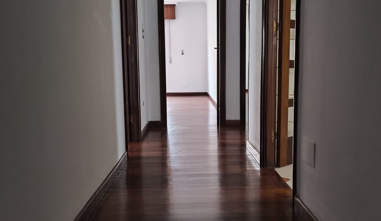 Amplia vivienda en zona céntrica de Ribeira