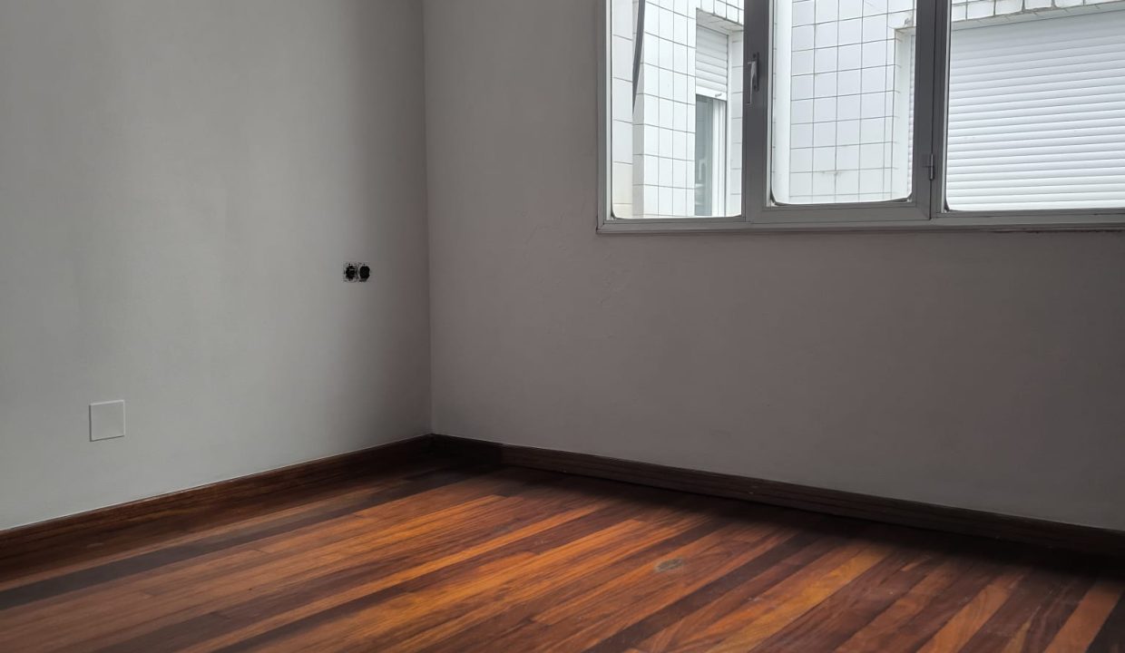 Piso con terraza en Ribeira centro