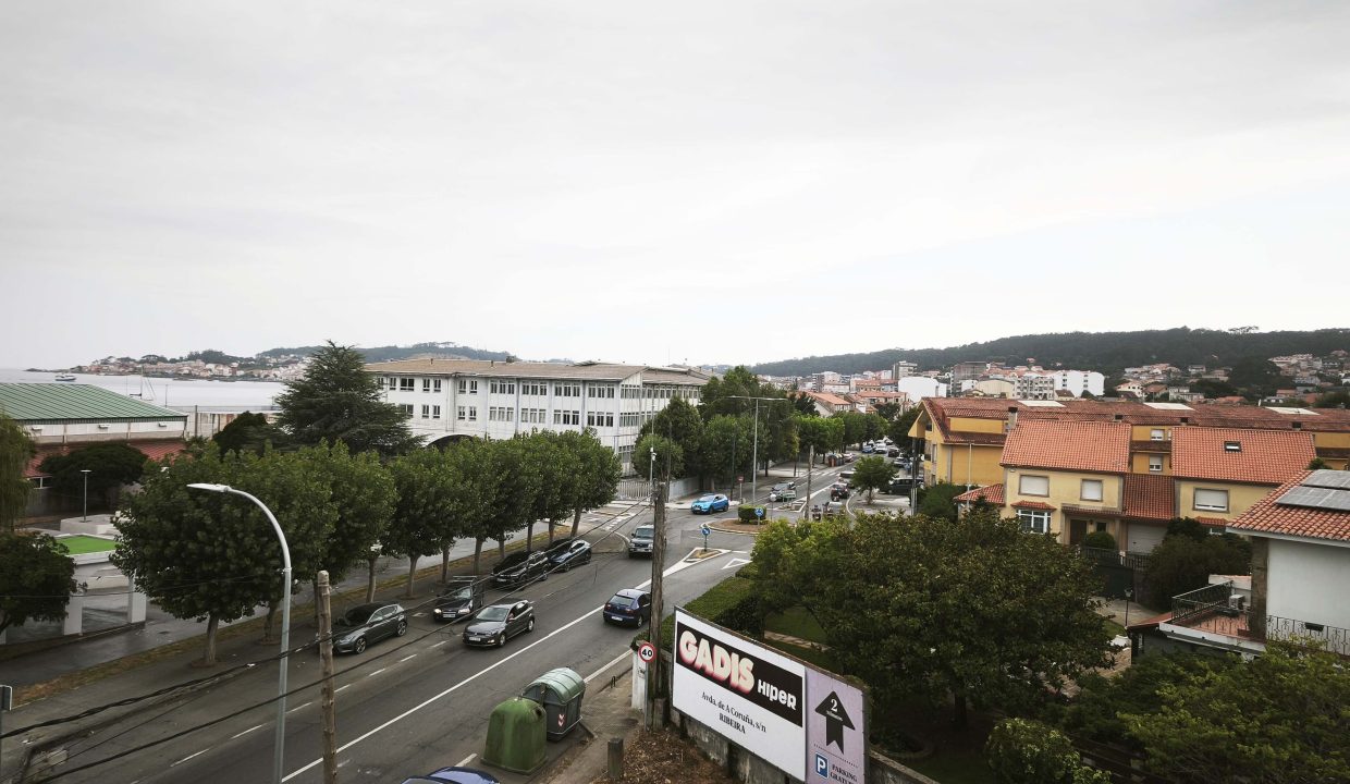 Vista exterior hacia la avenida