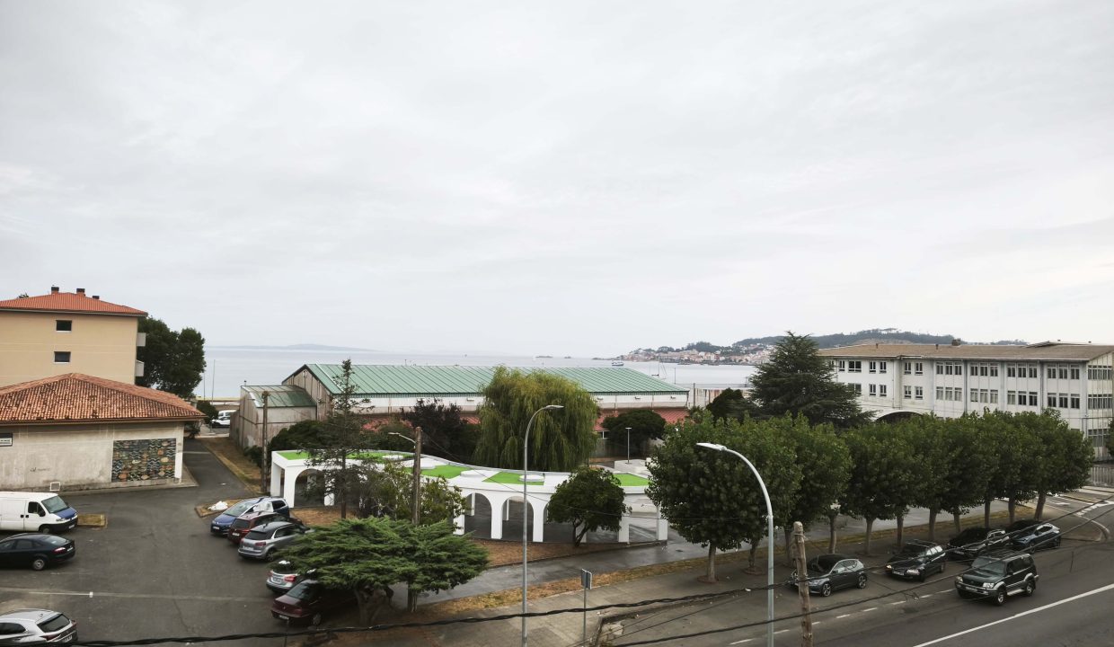 Vista exterior hacia la avenida