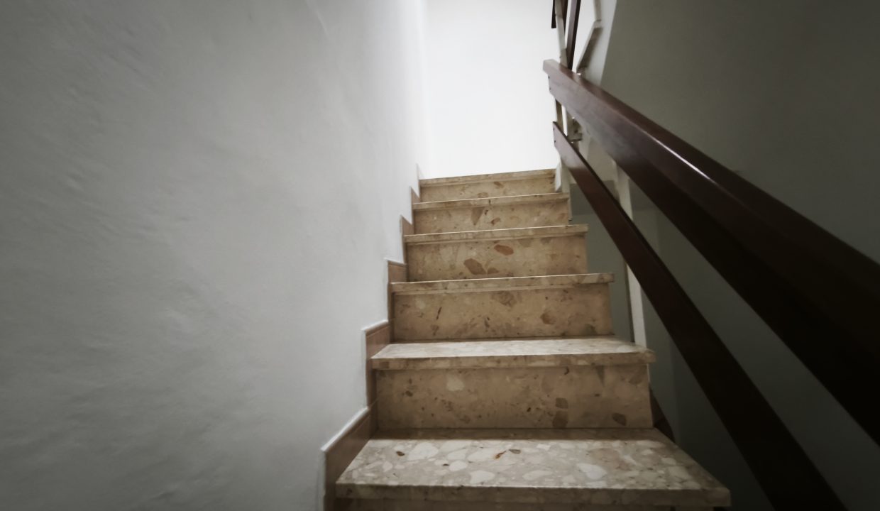 Acceso al bajo cubierta de la vivienda