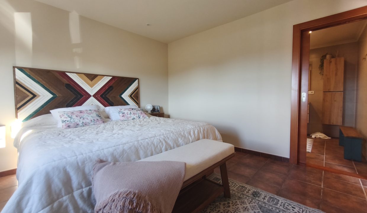 Detalle del dormitorio en San Pedro de Muro, Porto do Son