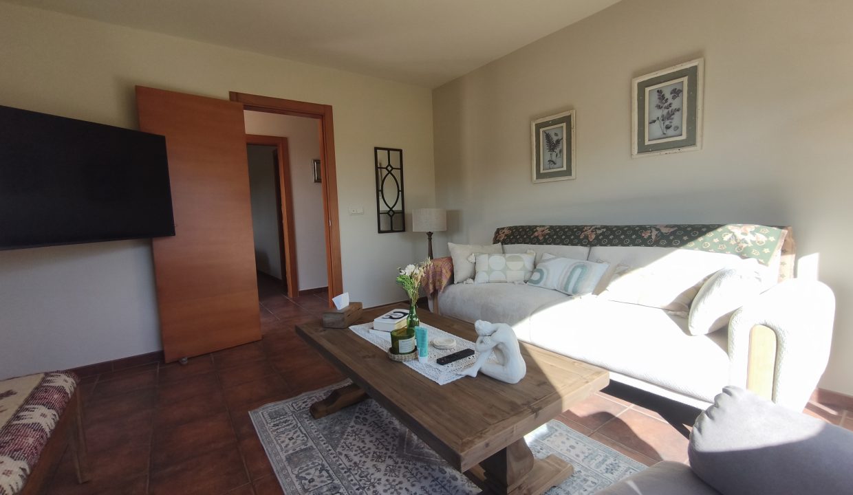 Vista del salón en San Pedro de Muro, Porto do Son