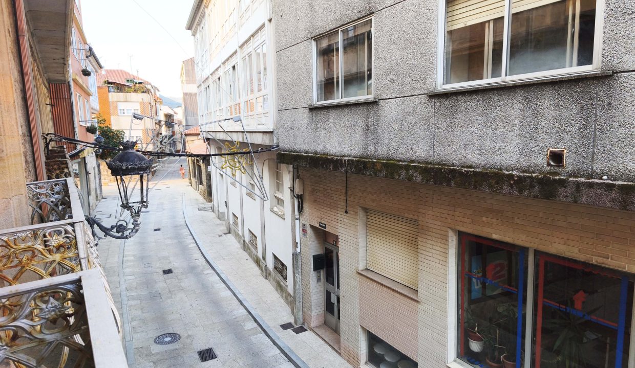Entorno del edificio en A Pobra do Caramiñal