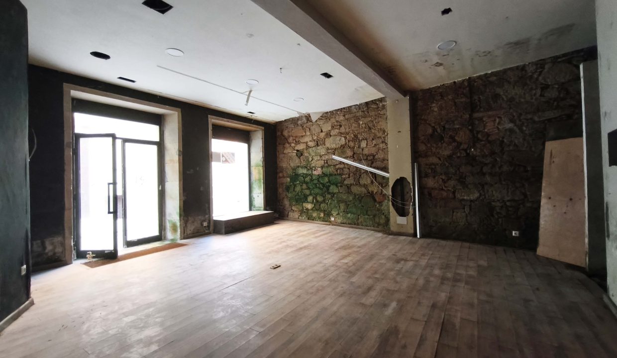 Bajo comercial de 102 m² en A Pobra