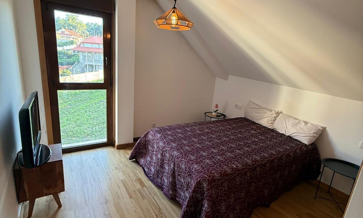 Dormitorio con armarios