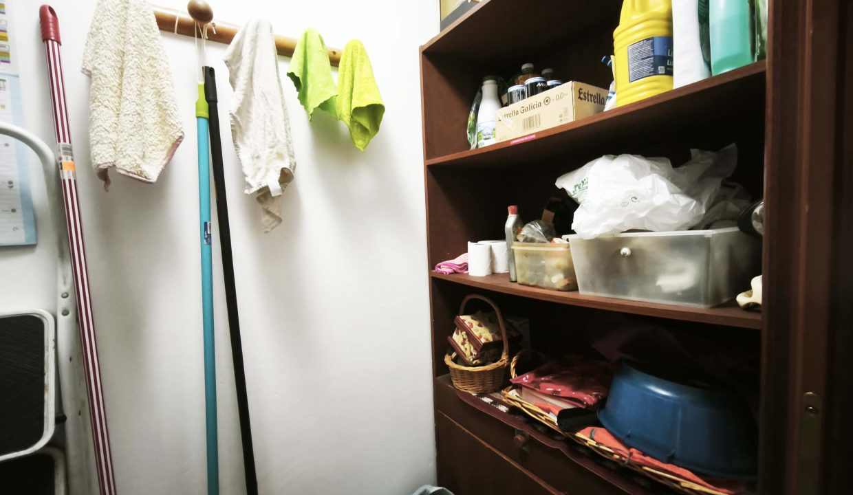 Cuarto de lavandería del piso en venta en O Lagar
